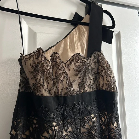 Valentino Black Lace One-Shoulder Gown - Picture 5 of 10